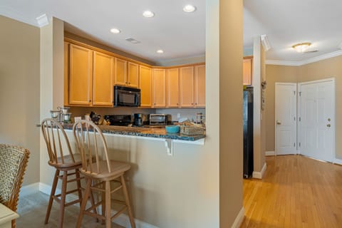 Condo, Multiple Beds, Balcony, Pool View | Private kitchen | Fridge, microwave, oven, stovetop