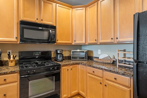 Condo, Multiple Beds, Balcony, Pool View | Private kitchen | Fridge, microwave, oven, stovetop