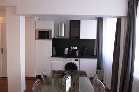 Superior Apartment, 1 Bedroom | In-room dining