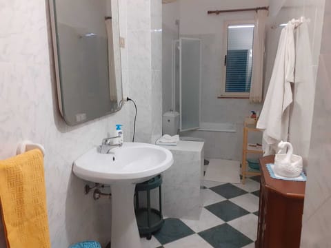 Traditional Double or Twin Room | Bathroom | Free toiletries, hair dryer, bidet, soap