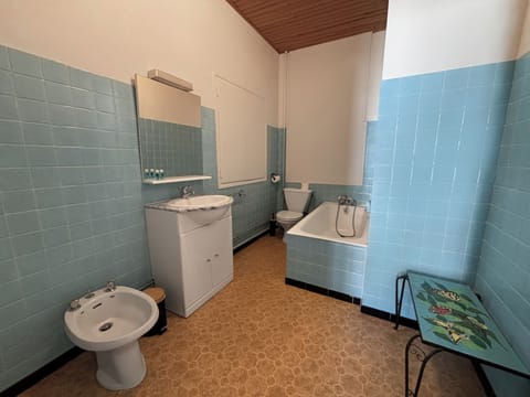 Standard Triple Room, Non Smoking, Balcony | Bathroom | Shower, bidet, towels, soap