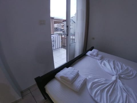 City Quadruple Room | Desk, free WiFi