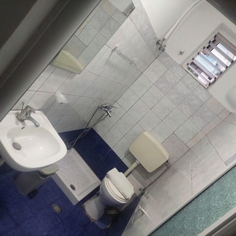 Economy Room | Bathroom