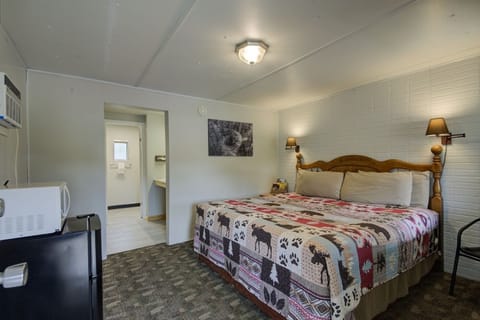 Traditional Room, 1 King Bed | Free WiFi, bed sheets