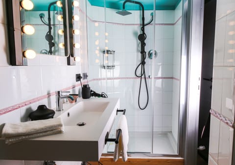Exclusive Suite | Bathroom | Free toiletries, hair dryer, bathrobes, slippers