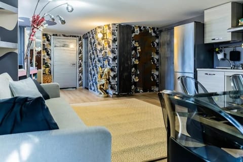 Flat-screen TV, computer monitors, printers