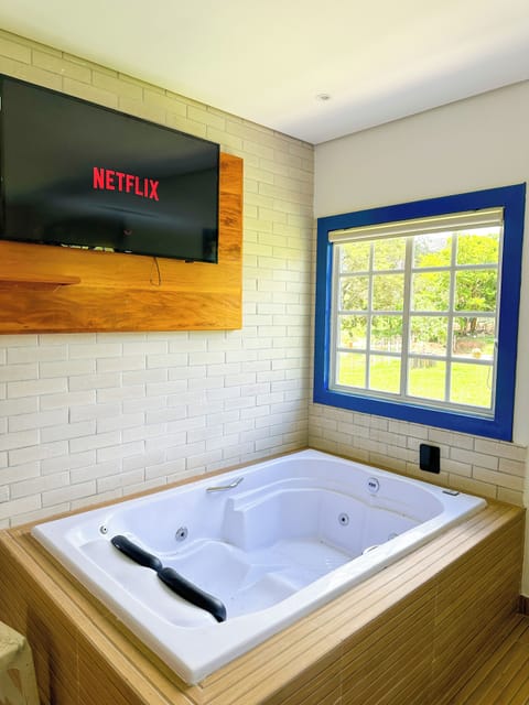 Luxury Room, 1 Bedroom | Bathroom | Shower, hair dryer, towels