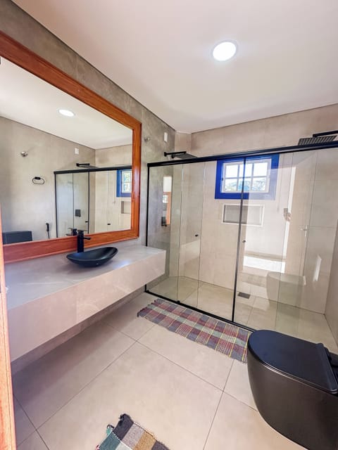 Luxury Room, 1 Bedroom | Bathroom | Shower, hair dryer, towels