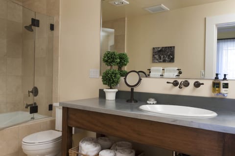 Vintners Double Queen | Bathroom | Combined shower/tub, designer toiletries, hair dryer, bathrobes