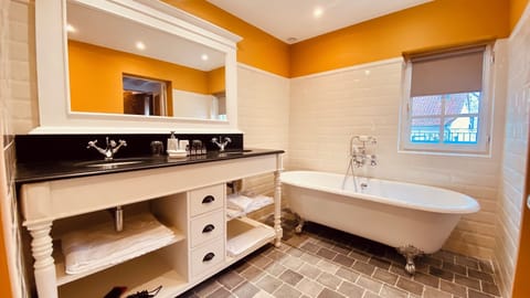 Comfort Double Room | Bathroom | Shower, free toiletries, hair dryer, soap