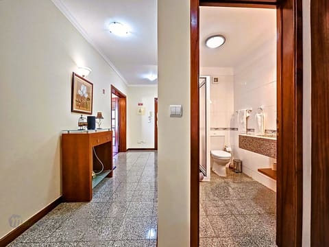 City Apartment | Bathroom | Free toiletries, hair dryer, towels, toilet paper