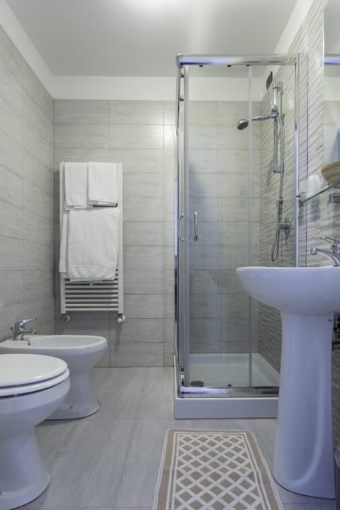 Shower, free toiletries, hair dryer, towels