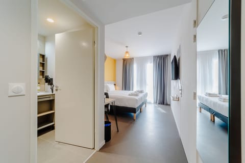 Cocon Double | Bathroom | Shower, hair dryer, towels