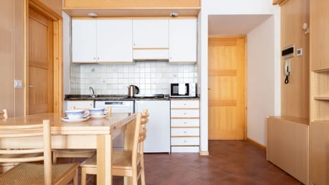 Apartment (1 Bedroom) | Private kitchenette | Microwave, highchair