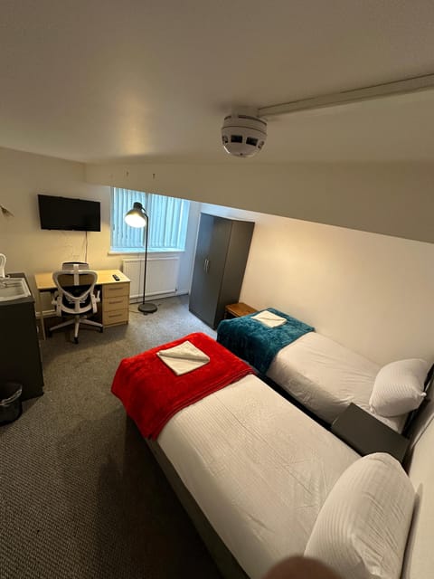 Standard Twin Room, 2 Twin Beds, Non Smoking, Shared Bathroom | Free WiFi