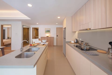 Deluxe Room, 2 Bedrooms | Private kitchen | Toaster