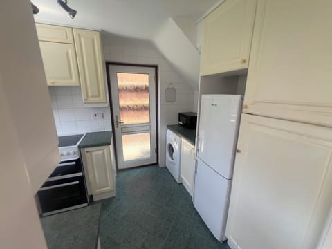 House | Private kitchen | Fridge, microwave, oven, stovetop