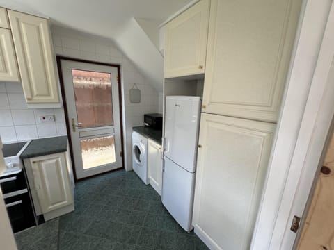 House | Private kitchen | Fridge, microwave, oven, stovetop