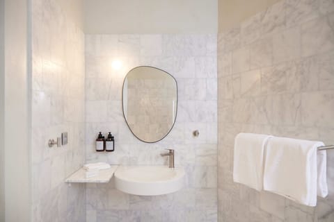 Superior South - wheelchair friendly | Bathroom | Shower, rainfall showerhead, hair dryer, towels