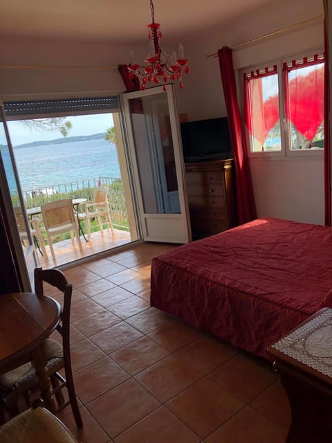 Luxury Double Room, Sea View | Minibar, soundproofing, cribs/infant beds, rollaway beds