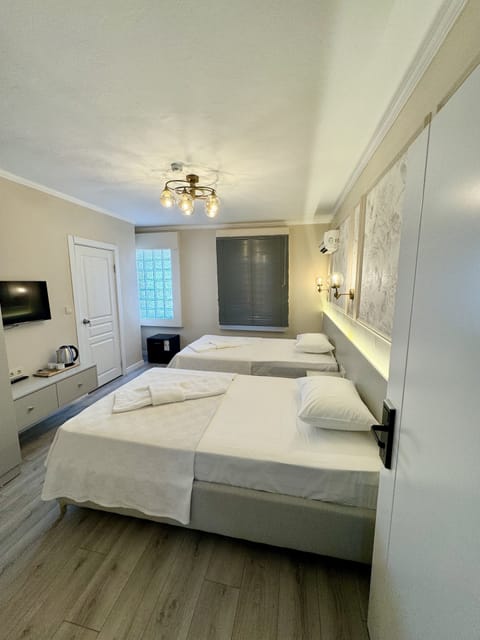 Standard Double or Twin Room | Individually decorated, individually furnished, laptop workspace