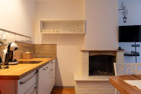 Family Apartment | Private kitchen | Full-size fridge, microwave, dishwasher, espresso maker