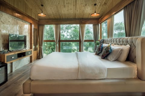 Premium Tree House, Pool View | Individually decorated, individually furnished, bed sheets