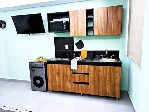 Cookware/dishes/utensils