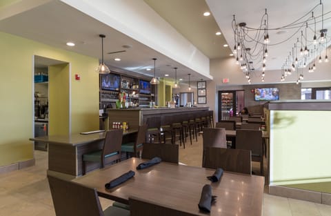 Breakfast and dinner served