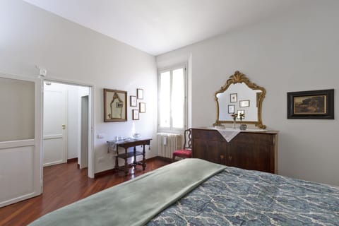 Suite Iride | Down comforters, minibar, iron/ironing board, free WiFi