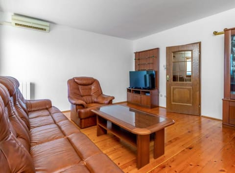 Apartment (Two Bedroom Apartment with Terrace an) | Living room | 32-inch flat-screen TV with satellite channels