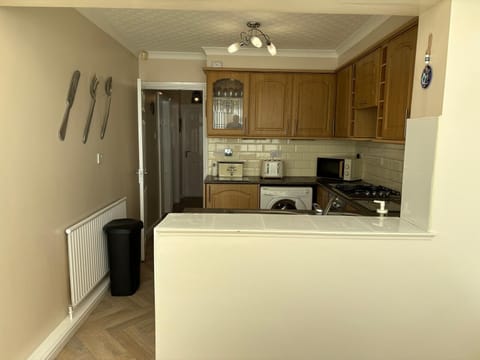 House | Private kitchen | Fridge, microwave, oven, stovetop