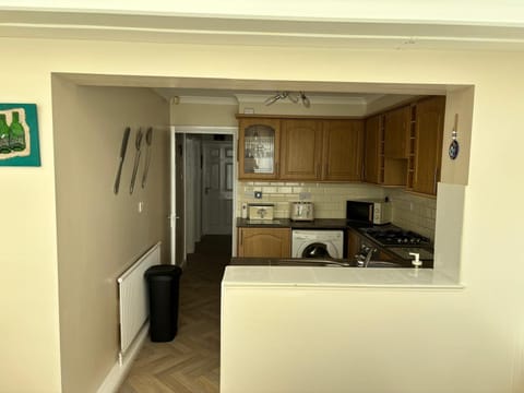 House | Private kitchen | Fridge, microwave, oven, stovetop