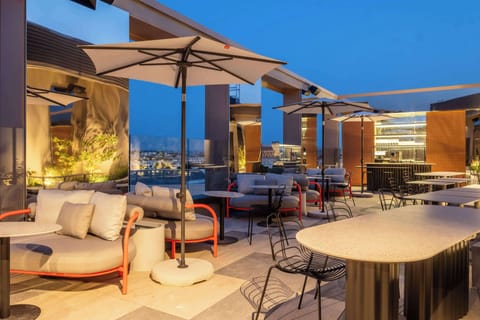 2 bars/lounges, rooftop bar