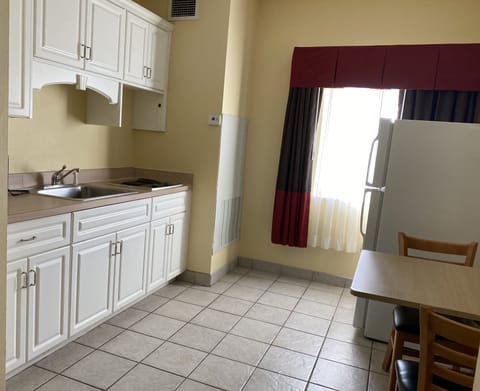 Room, 2 Queen Beds, Non Smoking, Kitchen | Private kitchenette | Mini-fridge, microwave