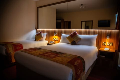 Standard Triple Room | Desk, laptop workspace, blackout drapes, iron/ironing board