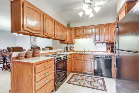 House (4 Bedrooms) | Private kitchen | Microwave, oven, stovetop, dishwasher