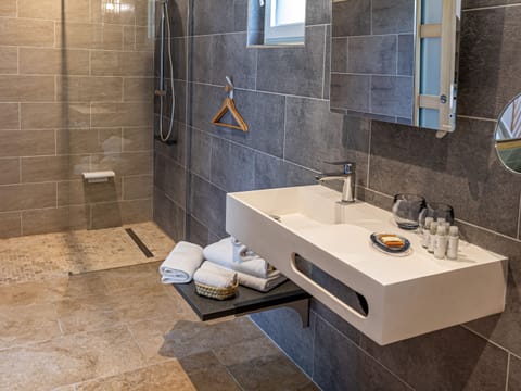 Deluxe Duplex, Private Bathroom, Garden View (PMR - Chambre Gabriel) | Bathroom | Slippers