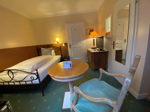 Classic Single Room | Hypo-allergenic bedding, down comforters, in-room safe