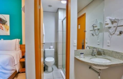 Superior Casal | Bathroom | Shower, free toiletries, towels