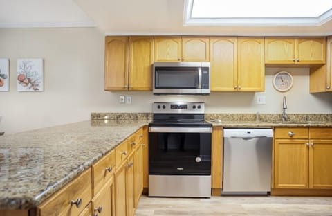 Condo, 2 Bedrooms | Private kitchen