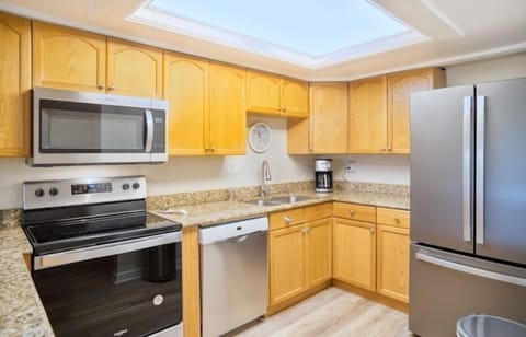 Condo, 2 Bedrooms | Private kitchen