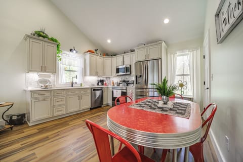 House (2 Bedrooms) | Interior