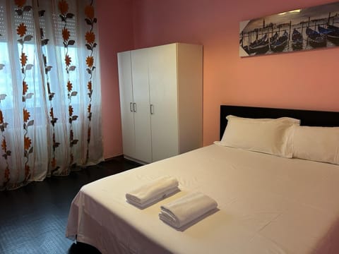 Standard Room, City View | Desk, free WiFi