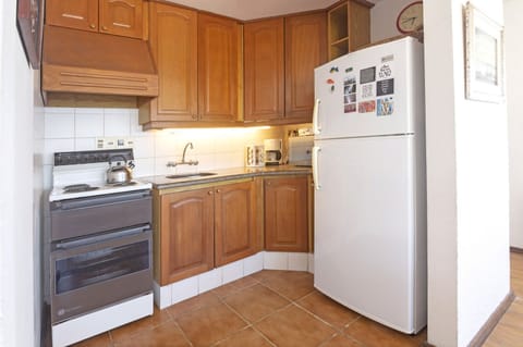 Family Apartment, Sea View | Private kitchen | Fridge, microwave, oven, electric kettle