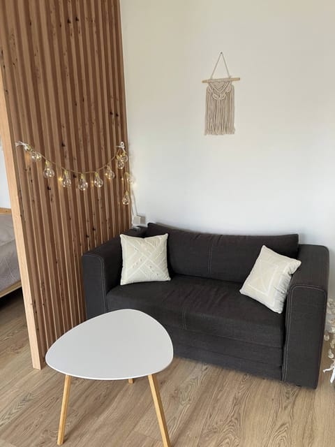 Apartment, 1 Bedroom, Garden View | Living area