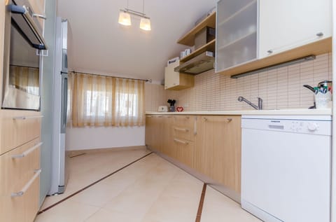 Apartment (A1) | Private kitchen | Oven, electric kettle