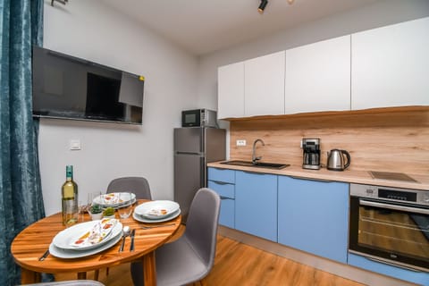 Studio (A1) | Private kitchen | Oven, electric kettle