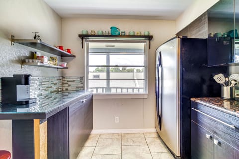 Apartment (2 Bedrooms) | Private kitchen | Microwave, oven, stovetop, dishwasher