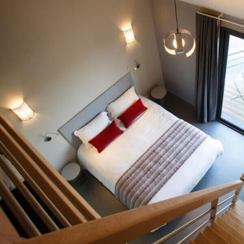 Hypo-allergenic bedding, individually decorated, desk, blackout drapes